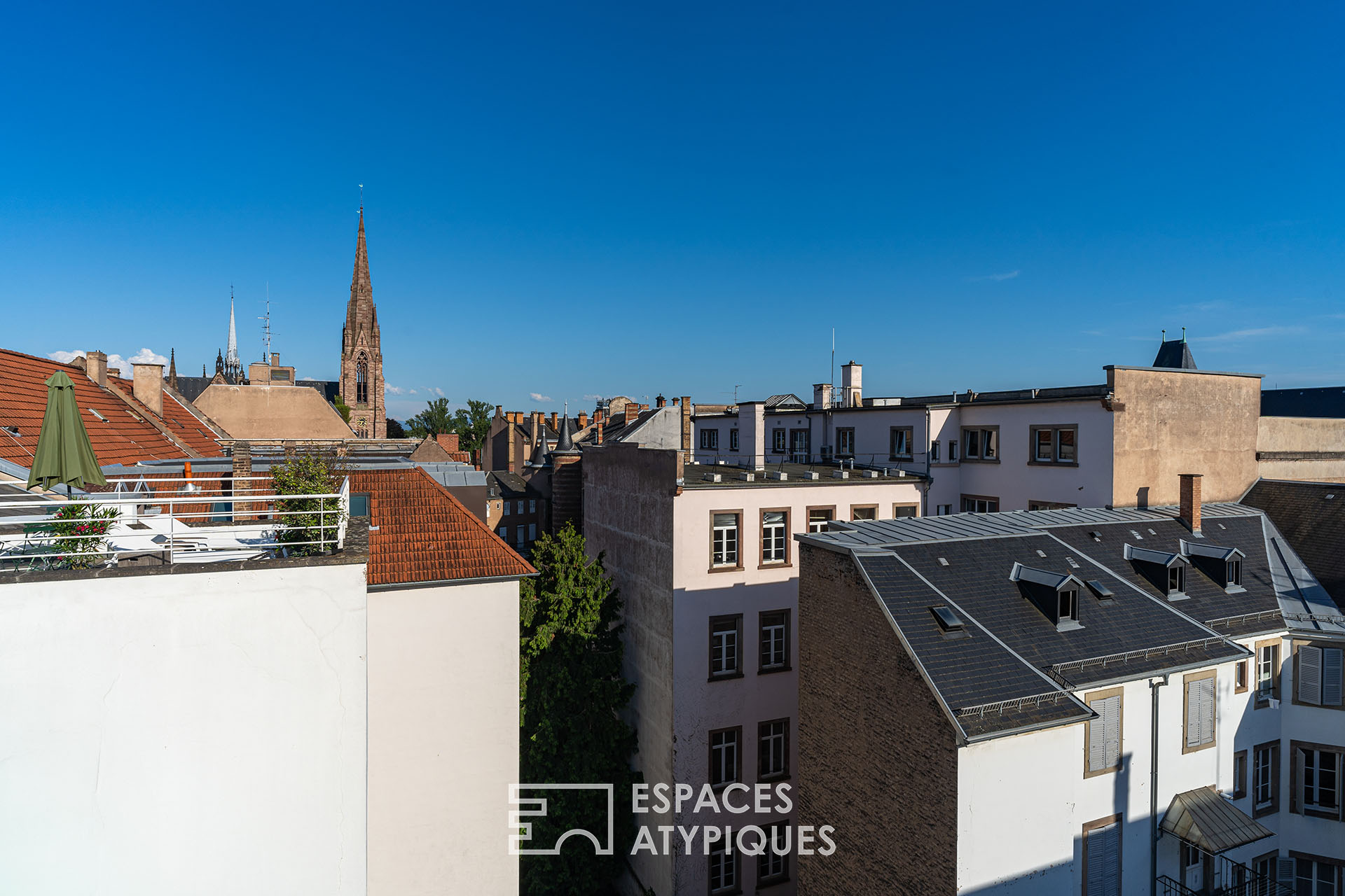 Duplex et sa terrasse sur les toits au coeur de la Neustadt