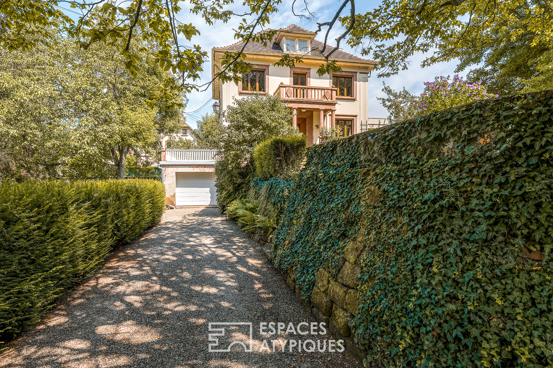 Maison de maître dans un écrin de verdure
