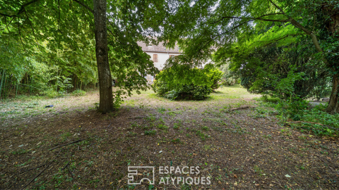 Ancien monastère de 360 m2 avec son parc de verdure, au coeur de la ville