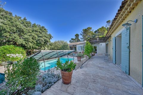 House with a clear view and its independent gîte