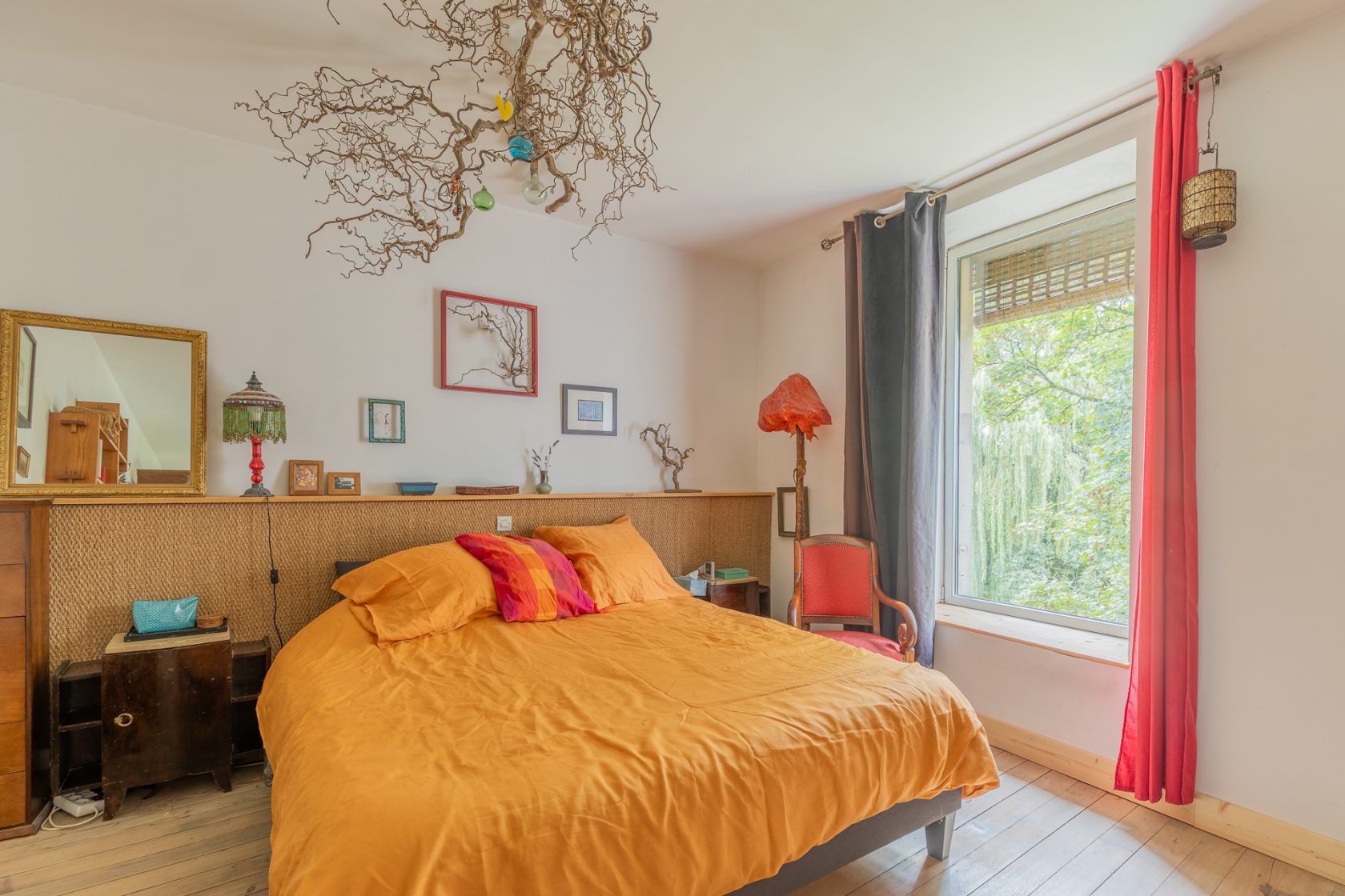 Renovated former hotel with gîtes a stone’s throw from the Pierre-Percée lake