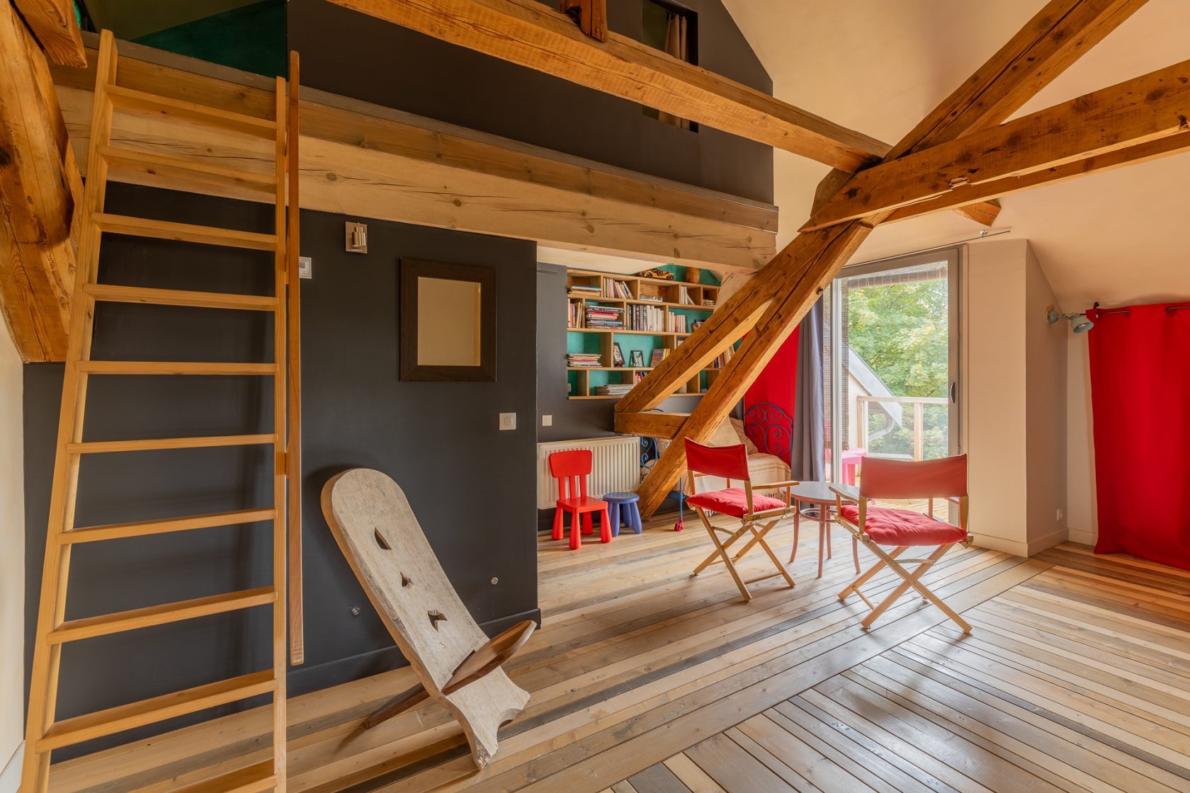 Renovated former hotel with gîtes a stone’s throw from the Pierre-Percée lake