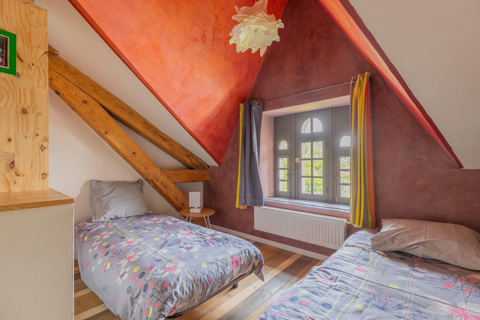 Renovated former hotel with gîtes a stone’s throw from the Pierre-Percée lake