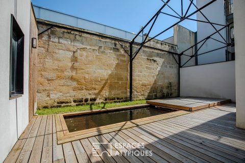 Loft sculptural avec terrasse et piscine aux Chartrons