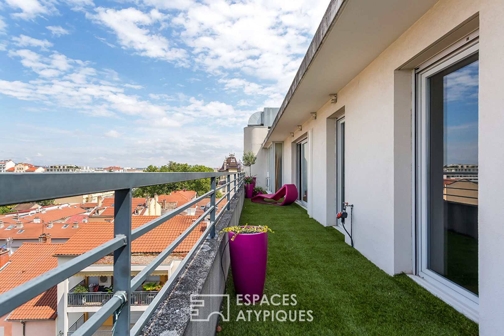 Dernier étage avec terrasse à Lyon 8 ème