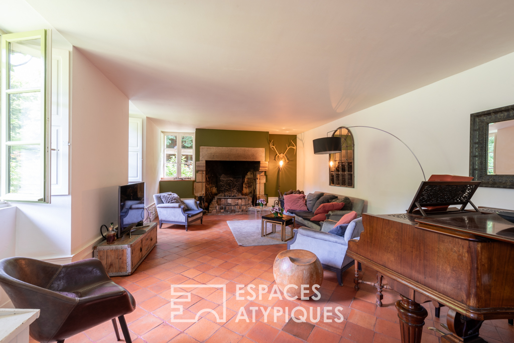 Maison bourgeoise aux portes de Rennes avec dépendances, parc et piscine
