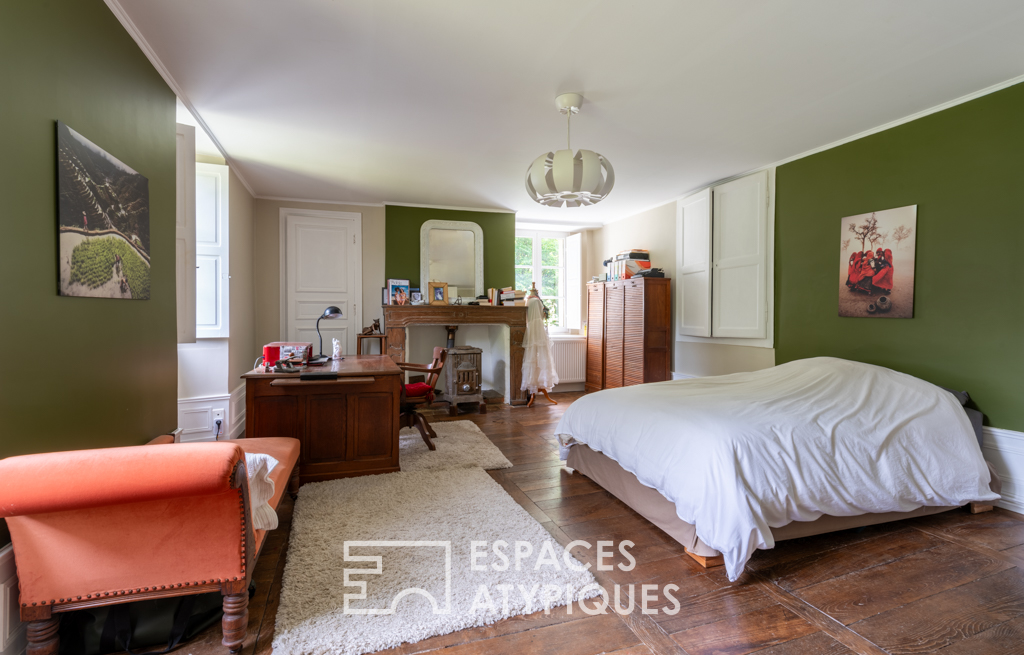 Maison bourgeoise aux portes de Rennes avec dépendances, parc et piscine