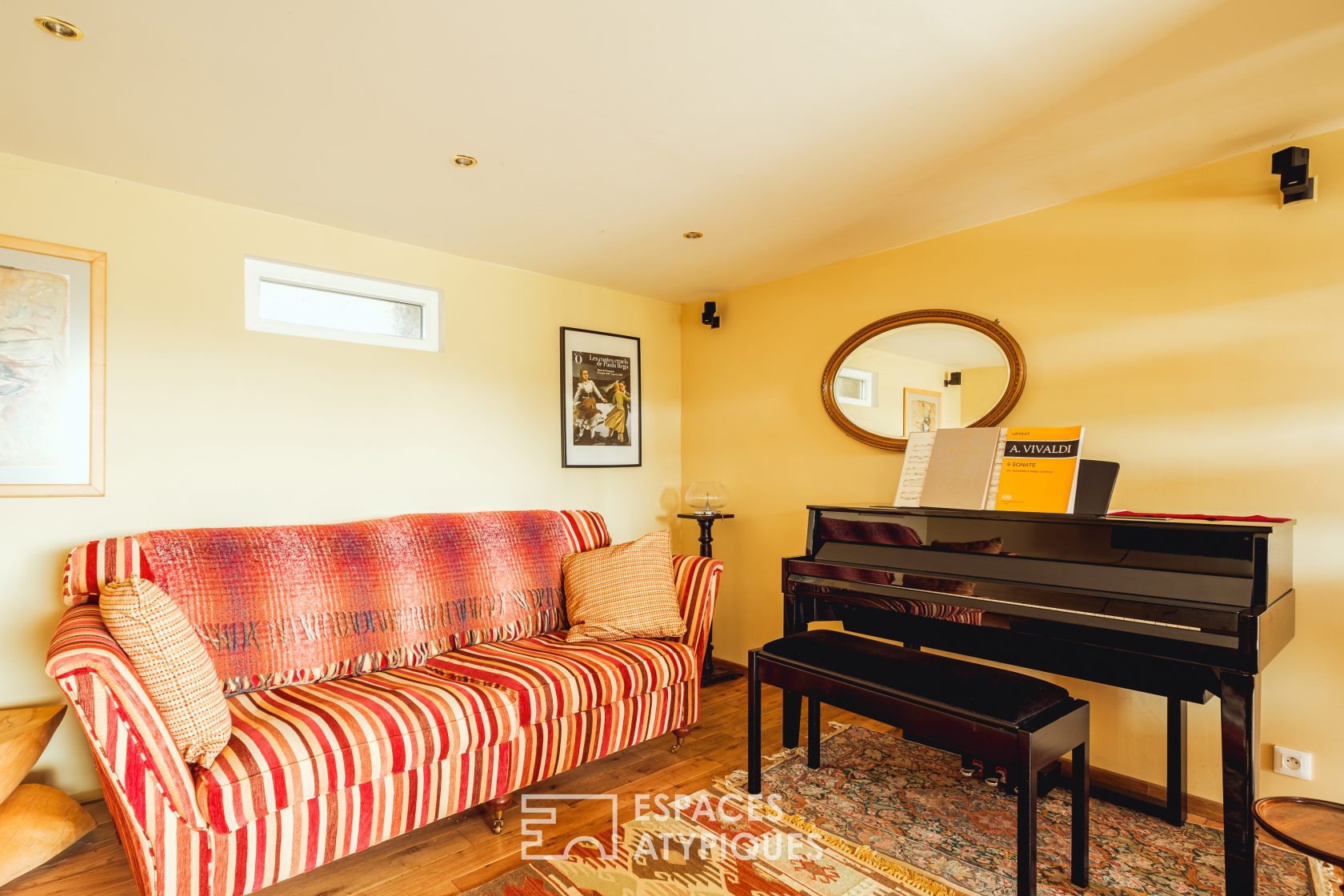 Maison Art déco surplombant le barrage de la Touche Poupard