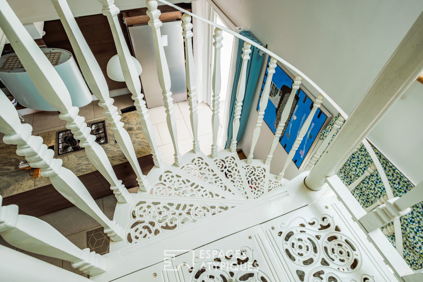 Maison Art déco surplombant le barrage de la Touche Poupard