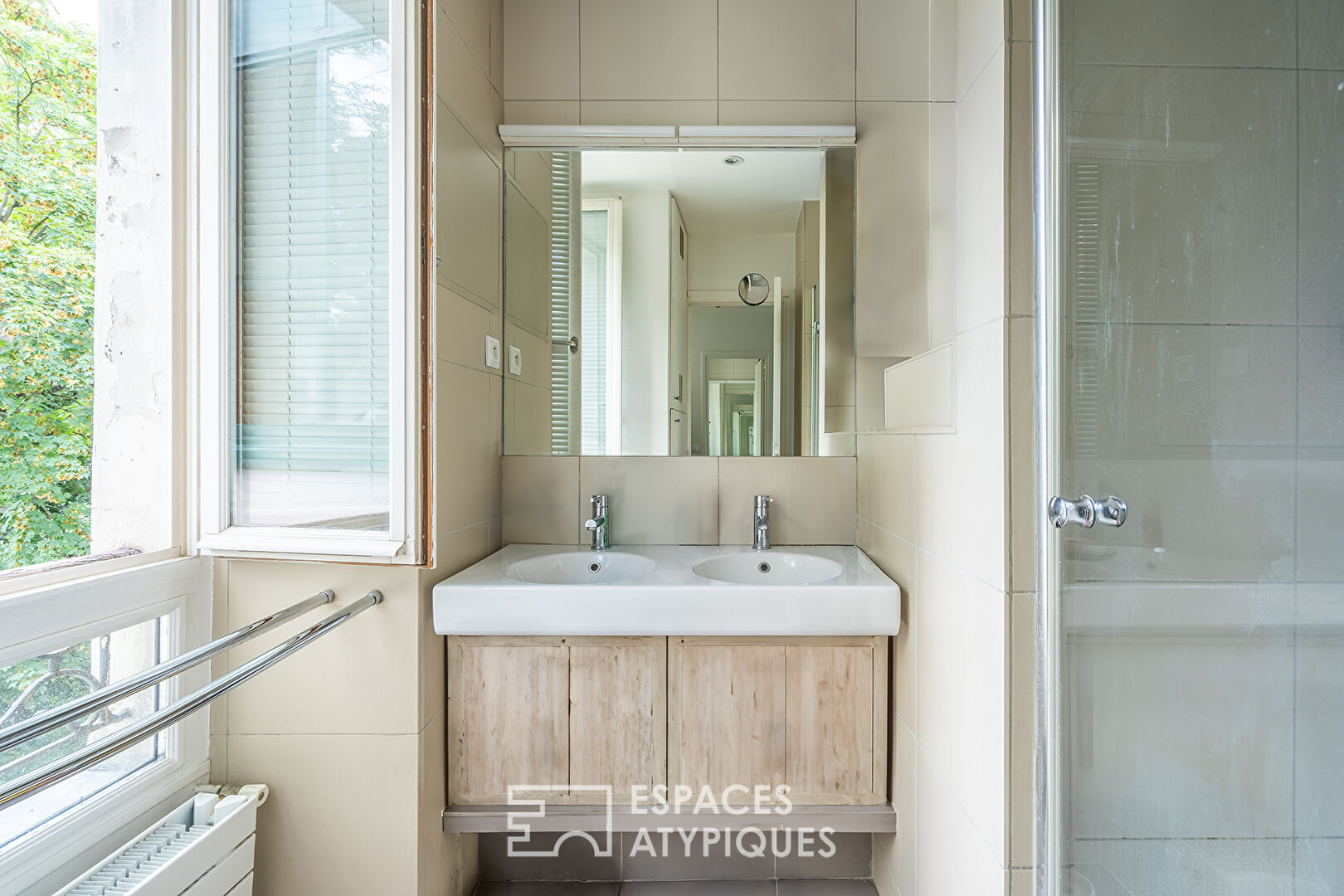 Bourgeois apartment with extension in the center of Saint-Mandé