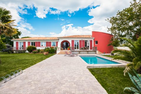Family villa in Mediterranean colors
