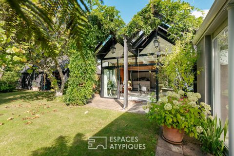 House in its green setting near Vannes