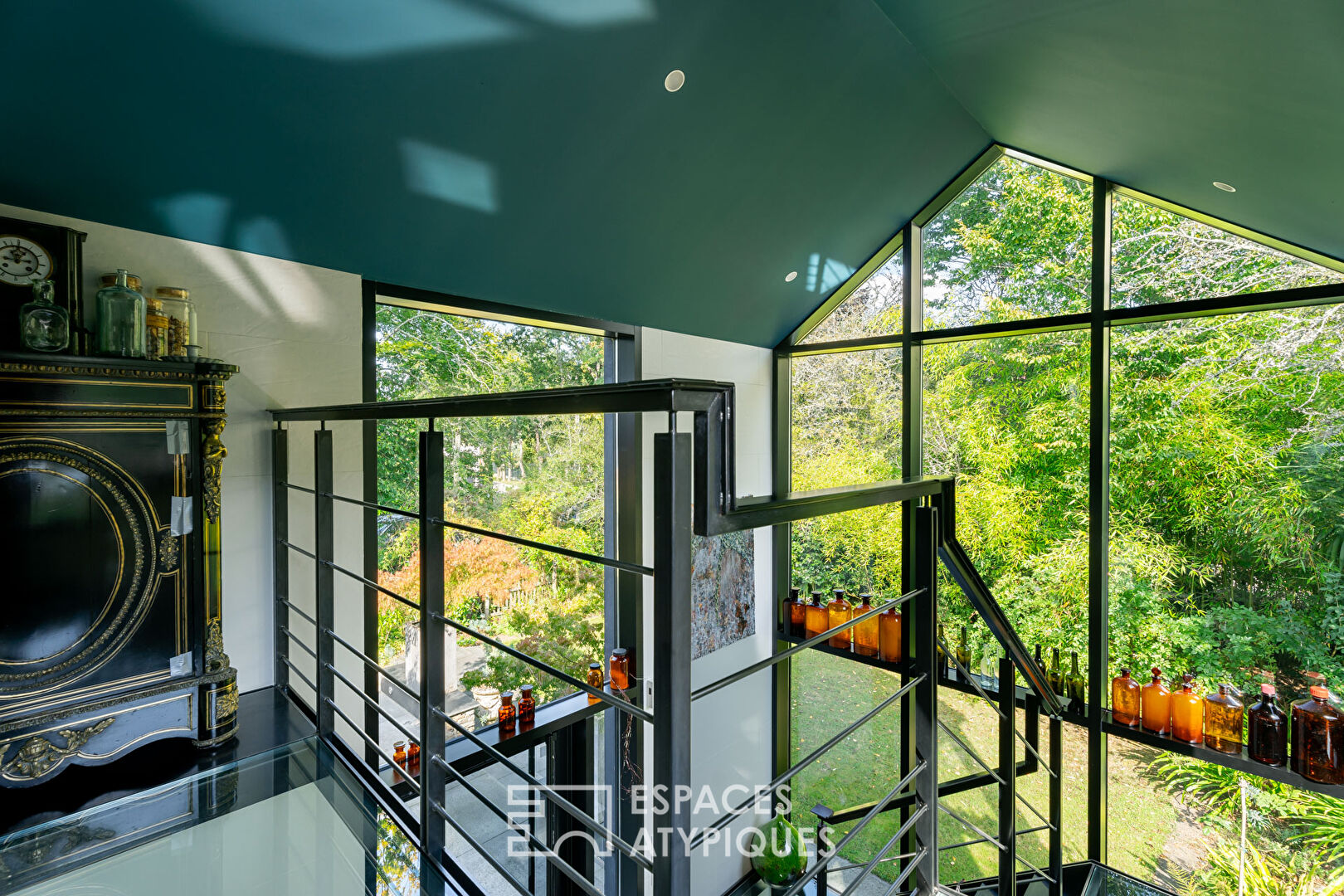 House in its green setting near Vannes
