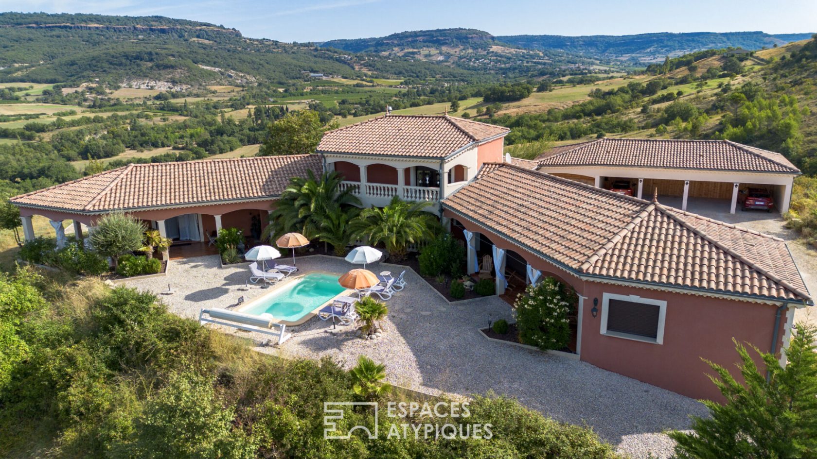 charming villa of Provençal inspiration with its incomparable panorama of the Ardèche mountains