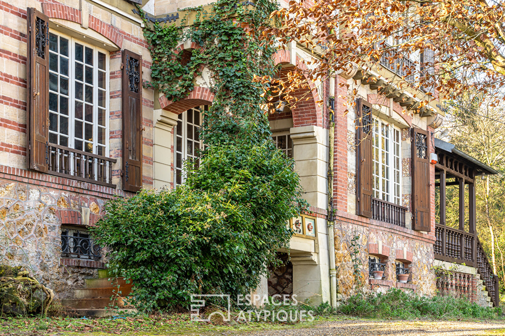 Authentic Anglo-Norman style property in the historic center of Villennes Sur Seine