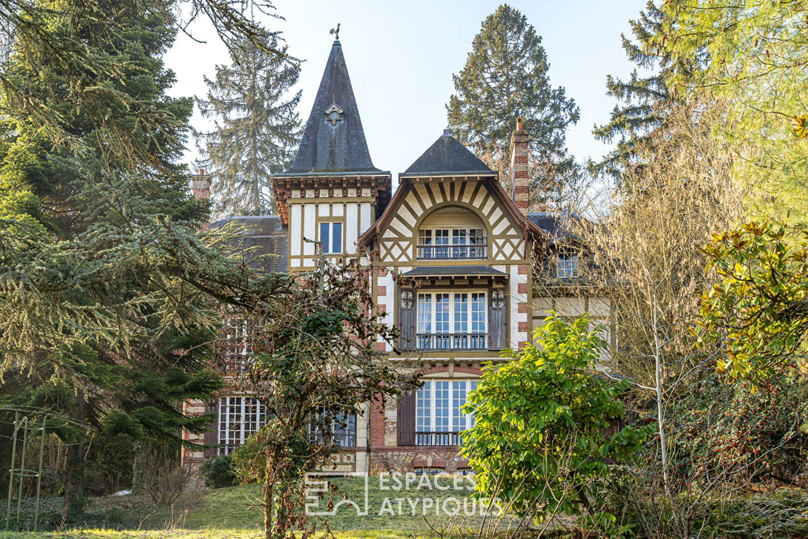Authentic Anglo-Norman style property in the historic center of Villennes Sur Seine