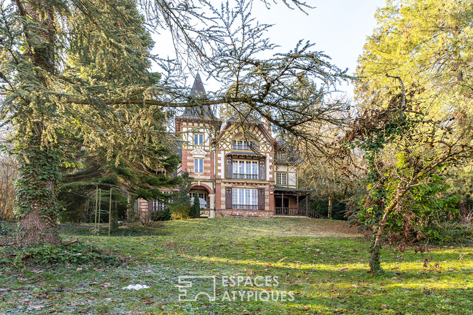 Authentic Anglo-Norman style property in the historic center of Villennes Sur Seine