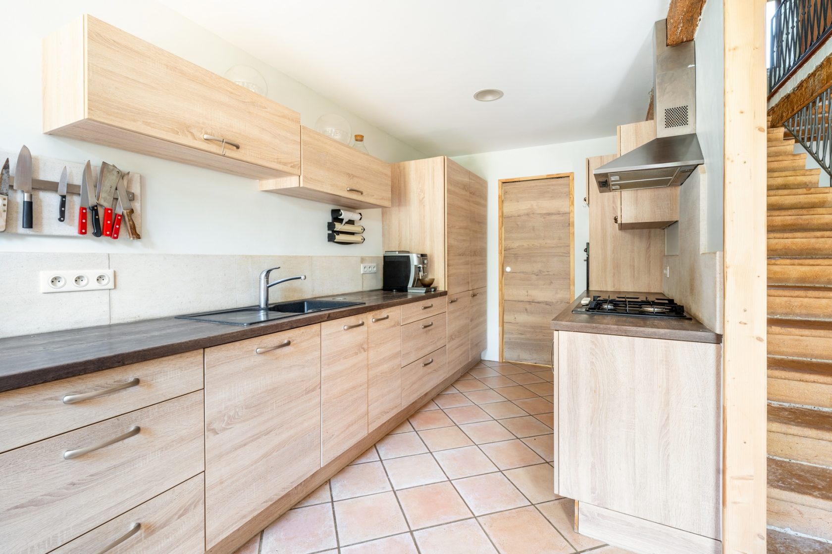 Charming renovated farmhouse and its outbuildings