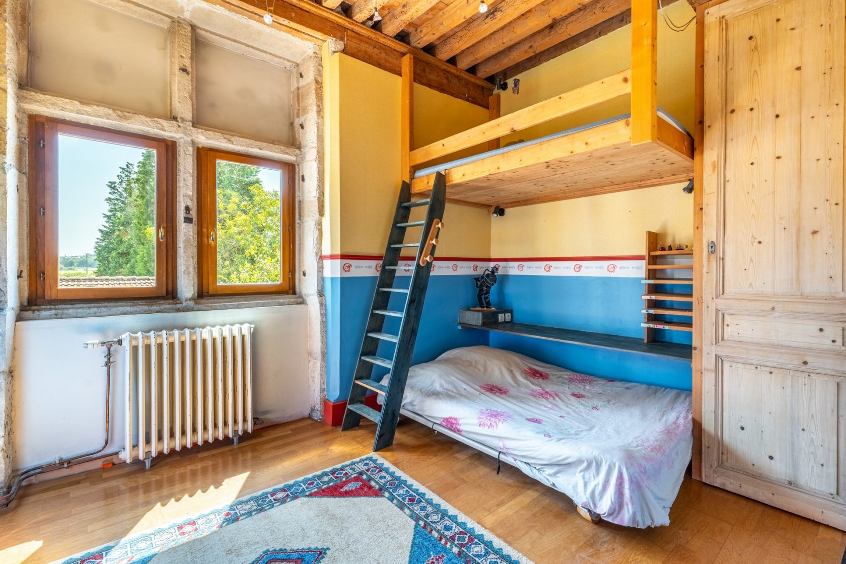 Charming renovated farmhouse and its outbuildings