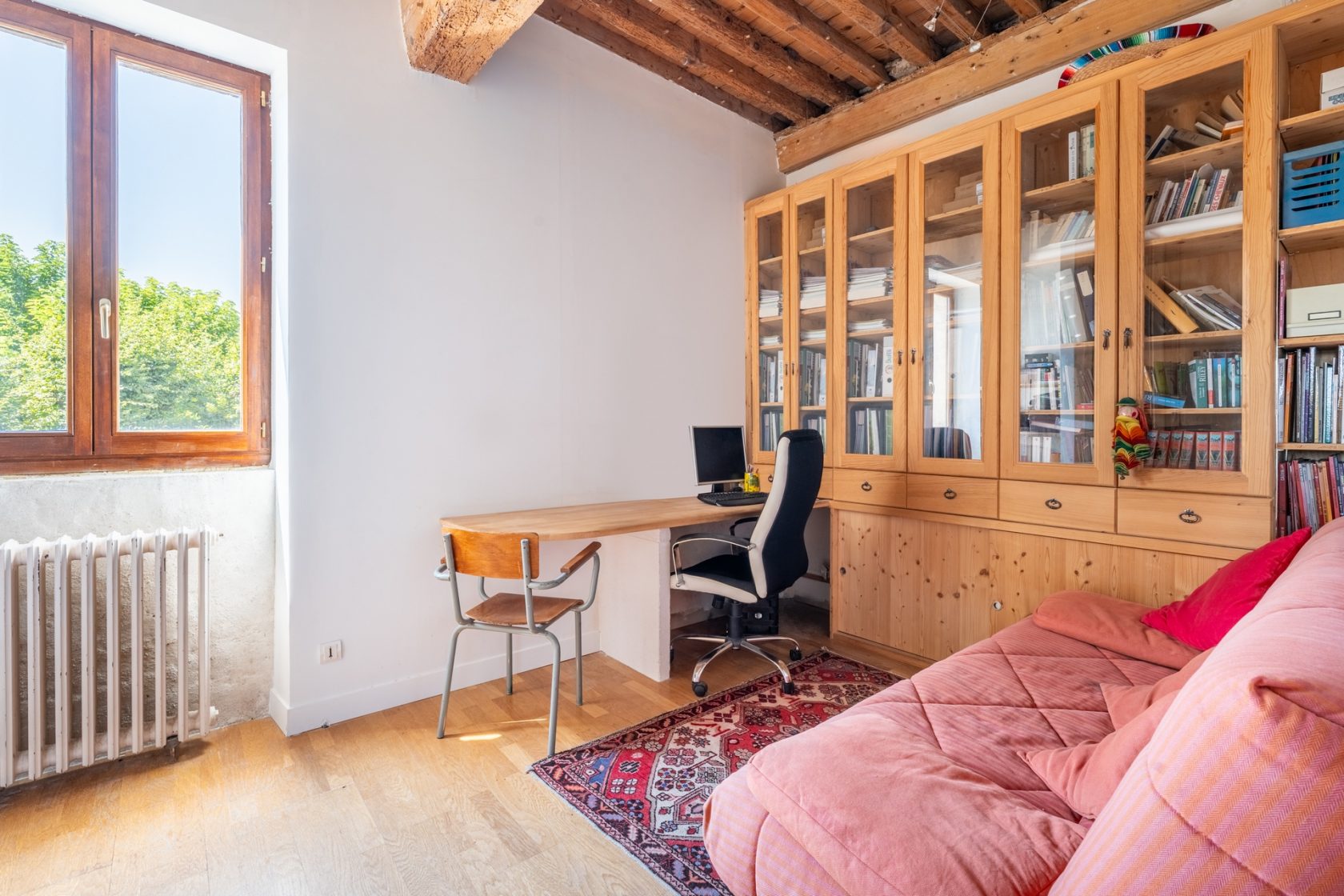 Charming renovated farmhouse and its outbuildings