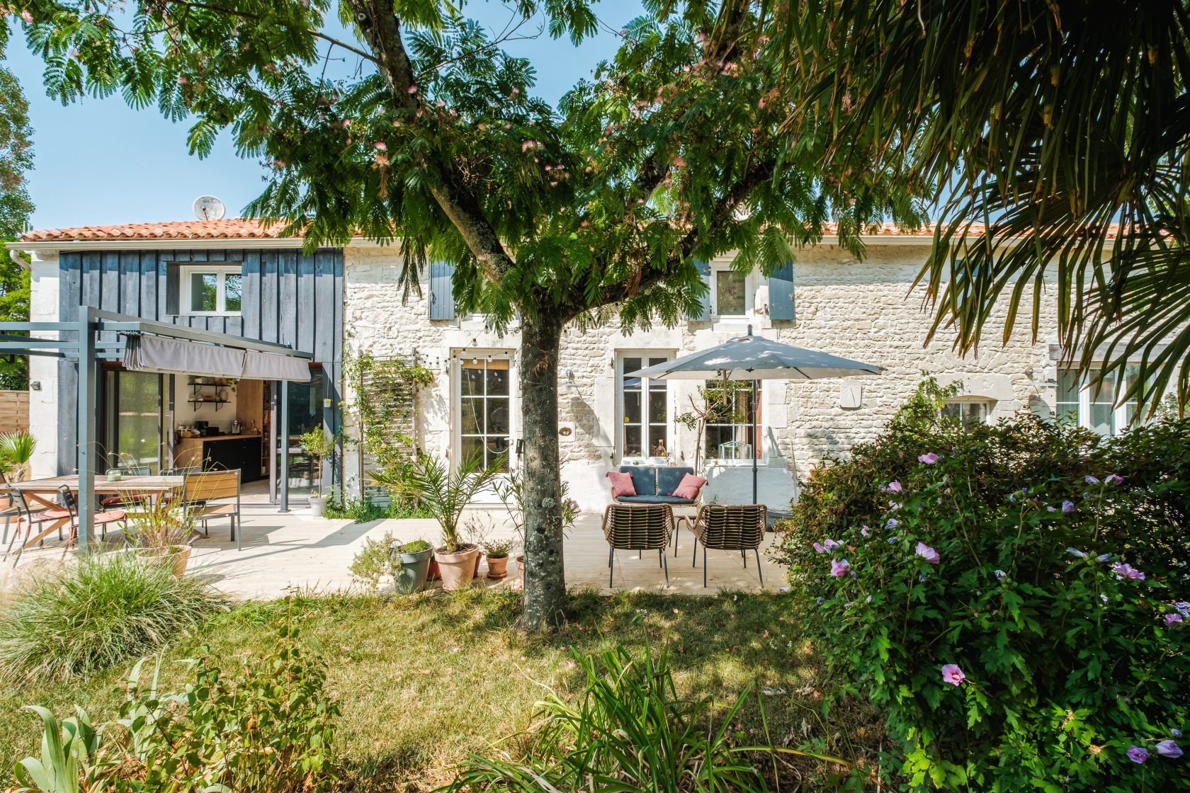 Charentaise familiale et ses deux gîtes