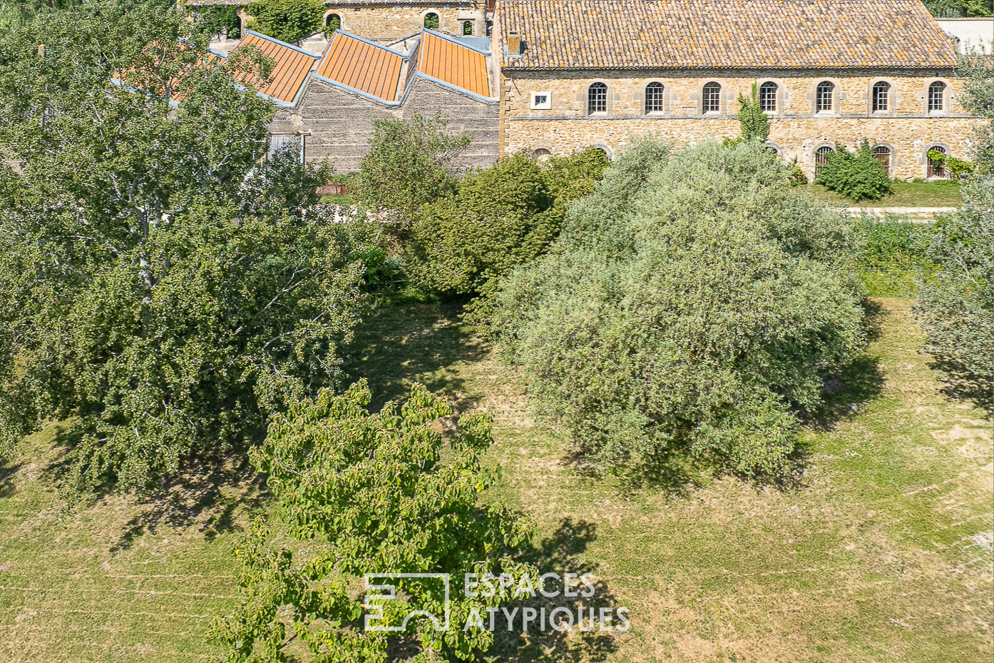 Multi-purpose space in a former factory on the banks of the Sorgue