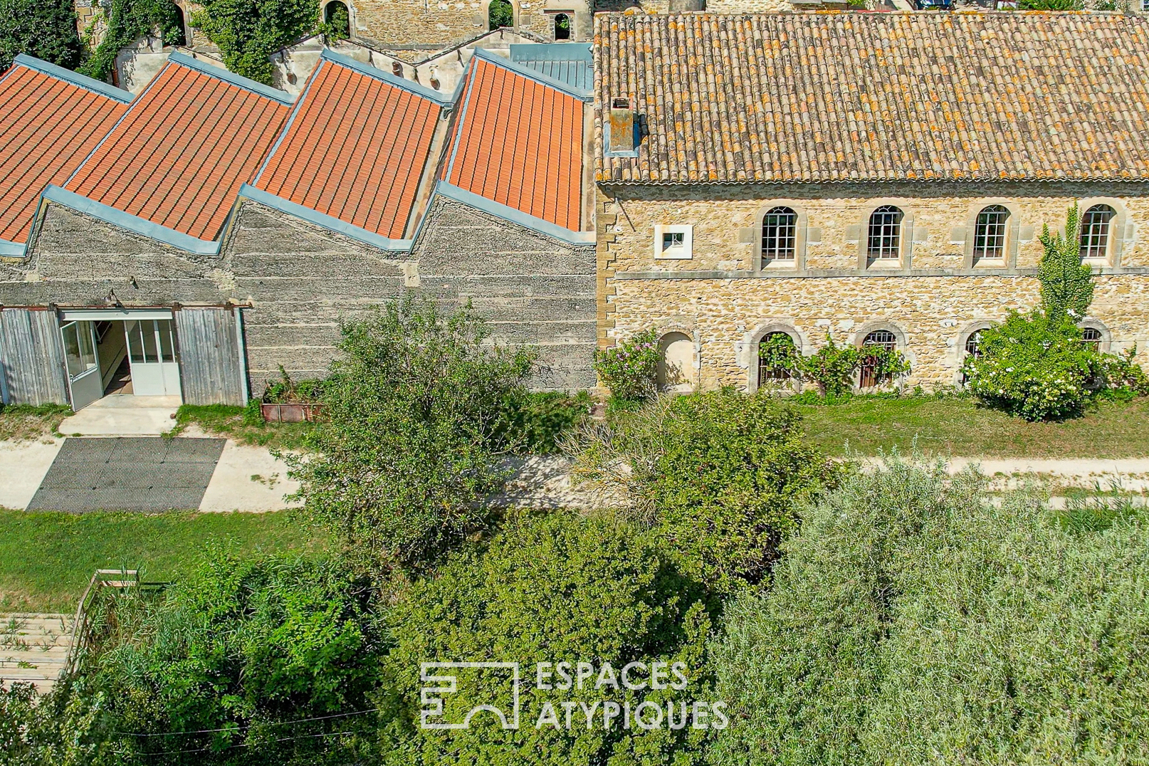 Multi-purpose space in a former factory on the banks of the Sorgue