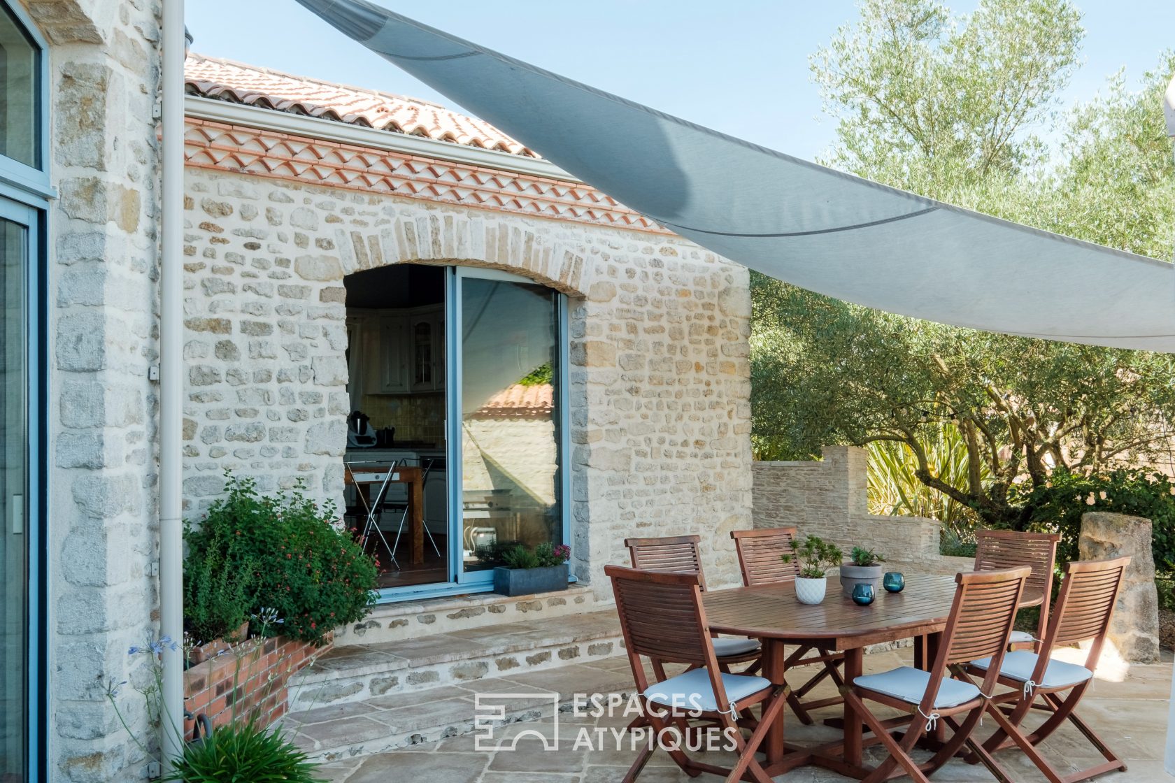 Maison de charme ouverte sur l’horizon