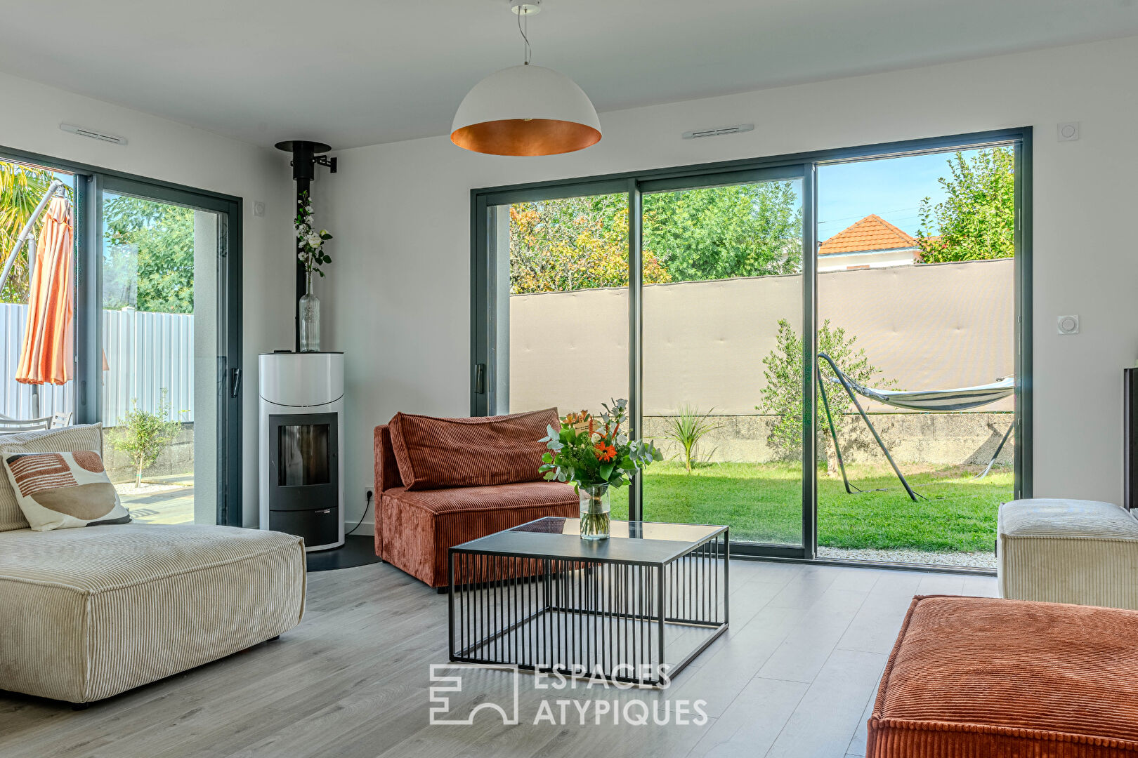 Renovated single-storey house in a dead-end street in La Martellière