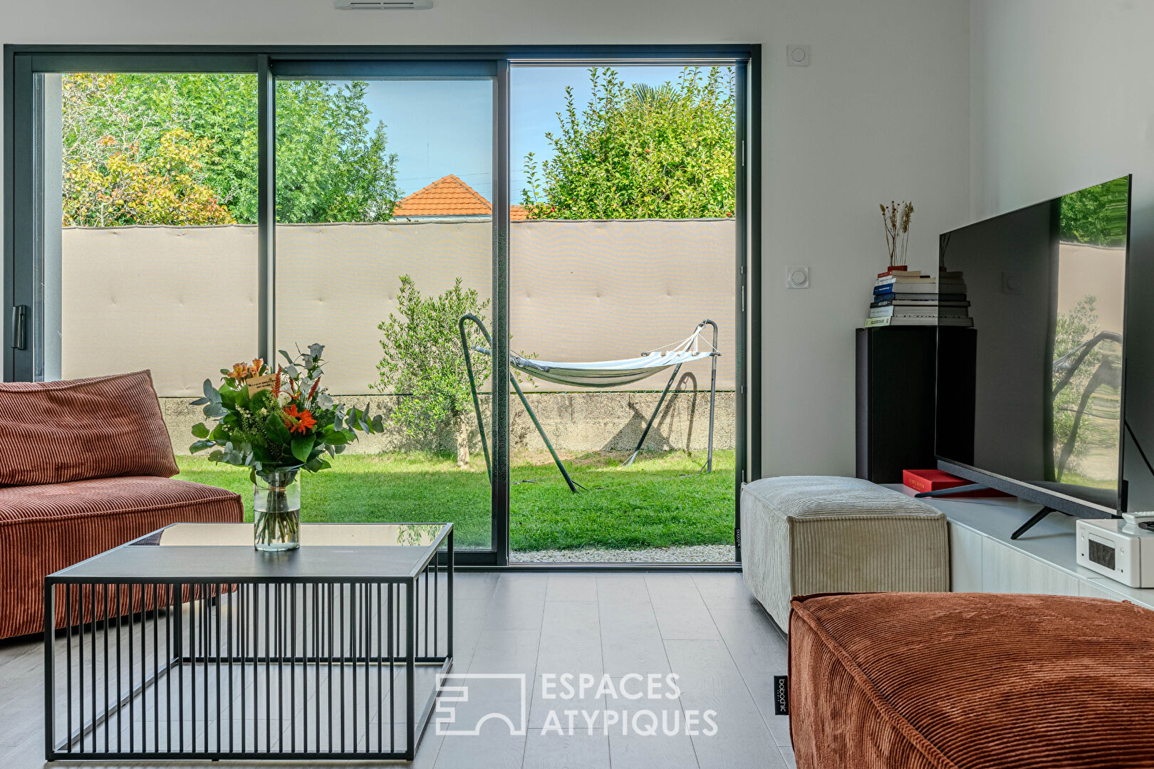 Renovated single-storey house in a dead-end street in La Martellière