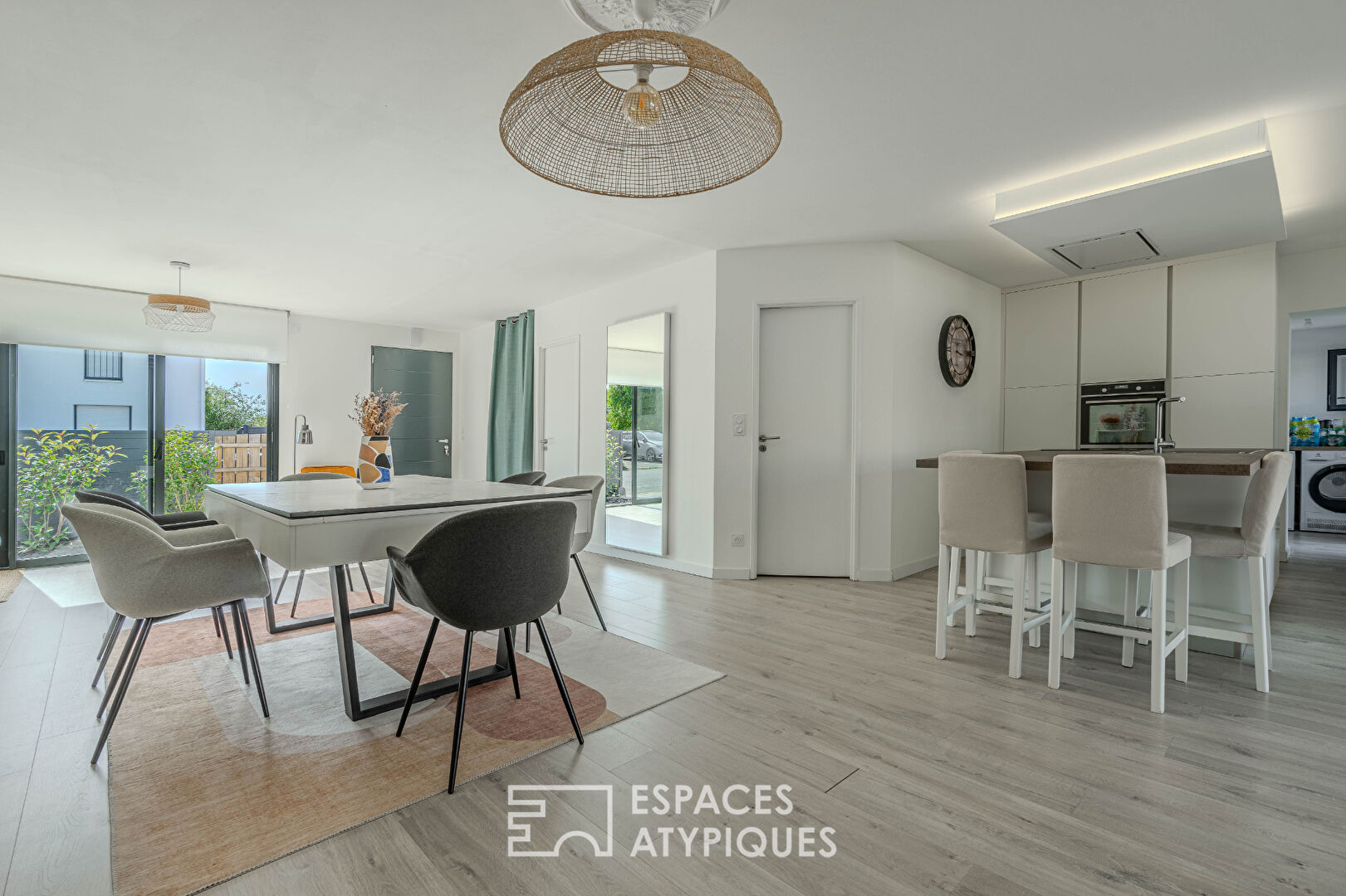 Renovated single-storey house in a dead-end street in La Martellière