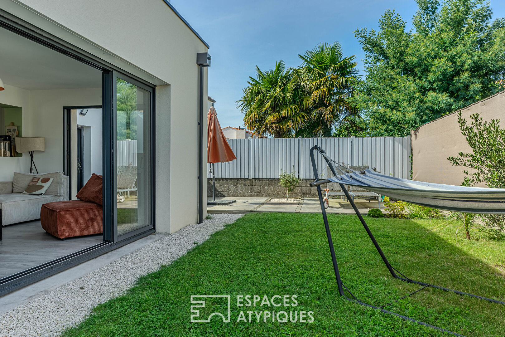 Renovated single-storey house in a dead-end street in La Martellière