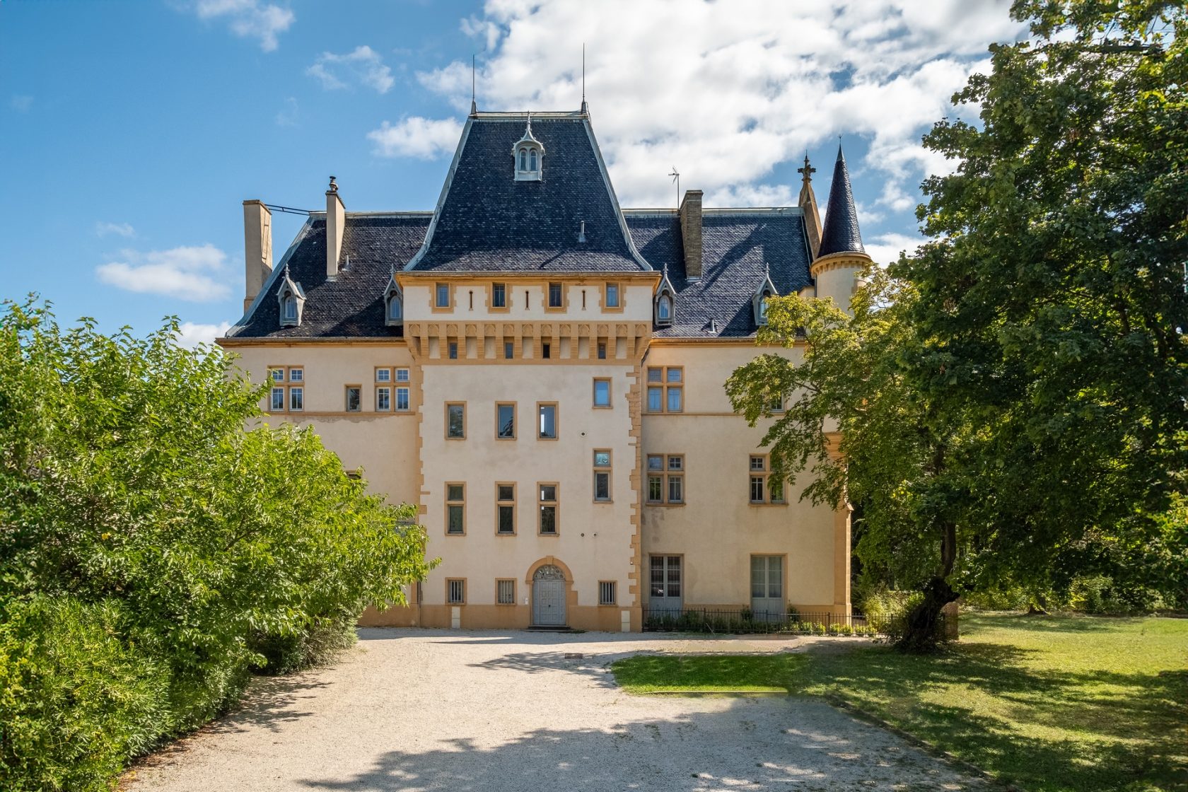 177 m2 duplex in the Château de Bramafan Ste Foy les Lyon