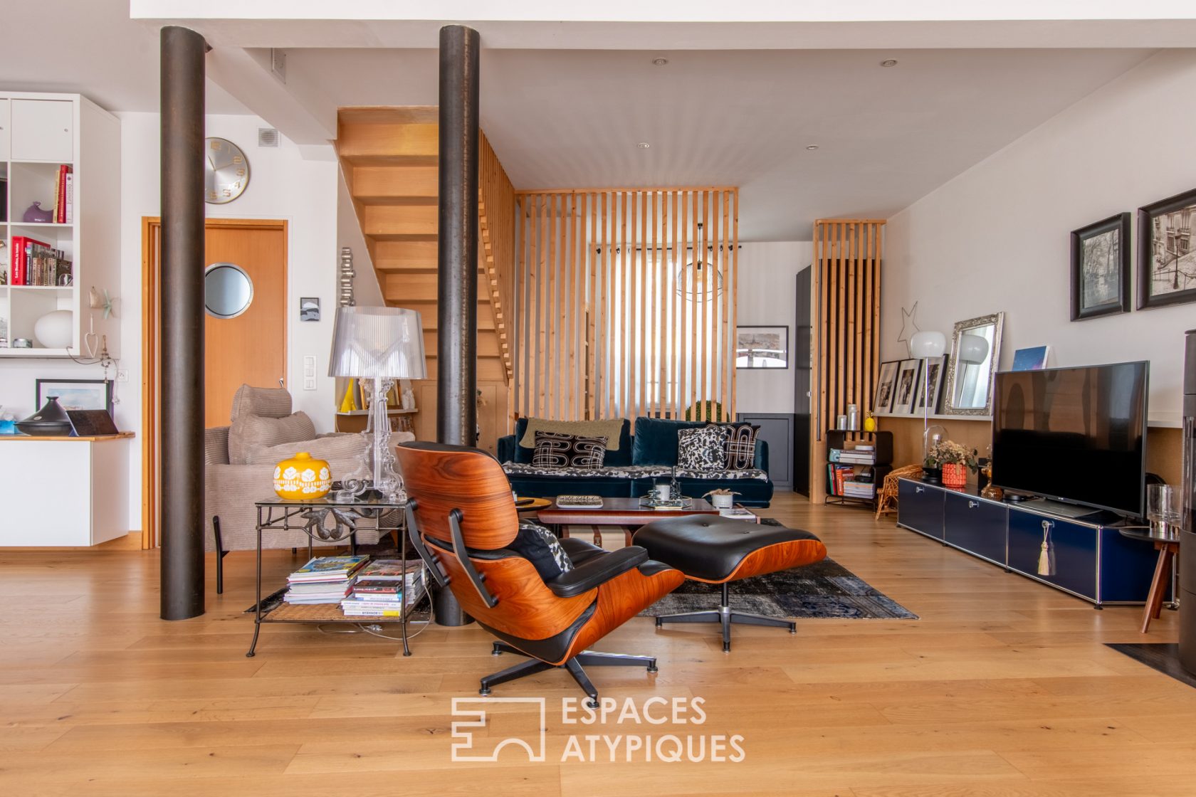 Lumineuse maison de style loft en bord de mer