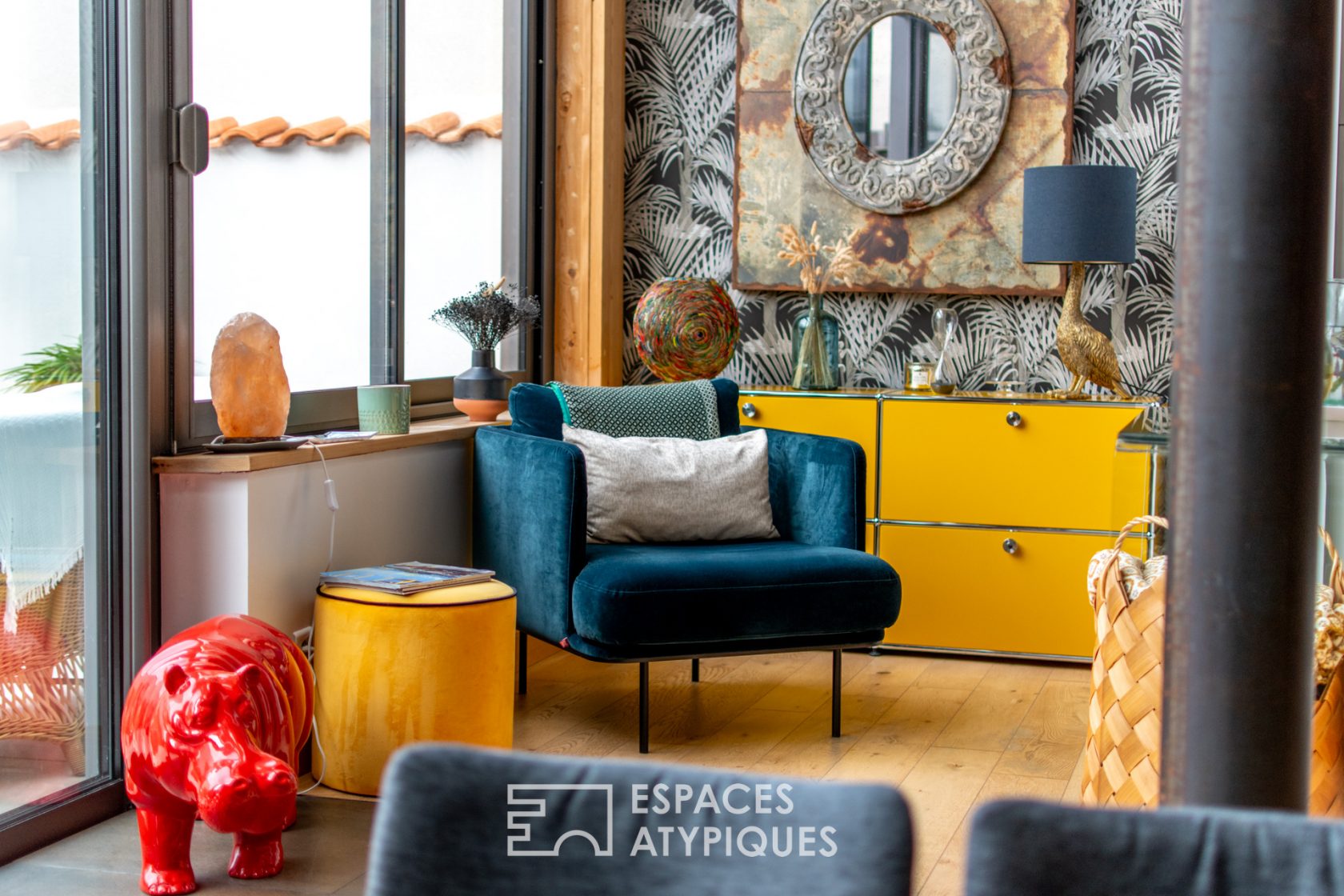 Lumineuse maison de style loft en bord de mer