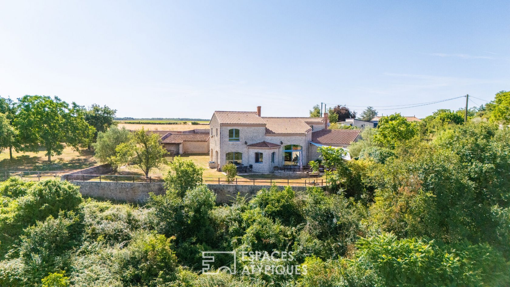 Maison de charme ouverte sur l’horizon