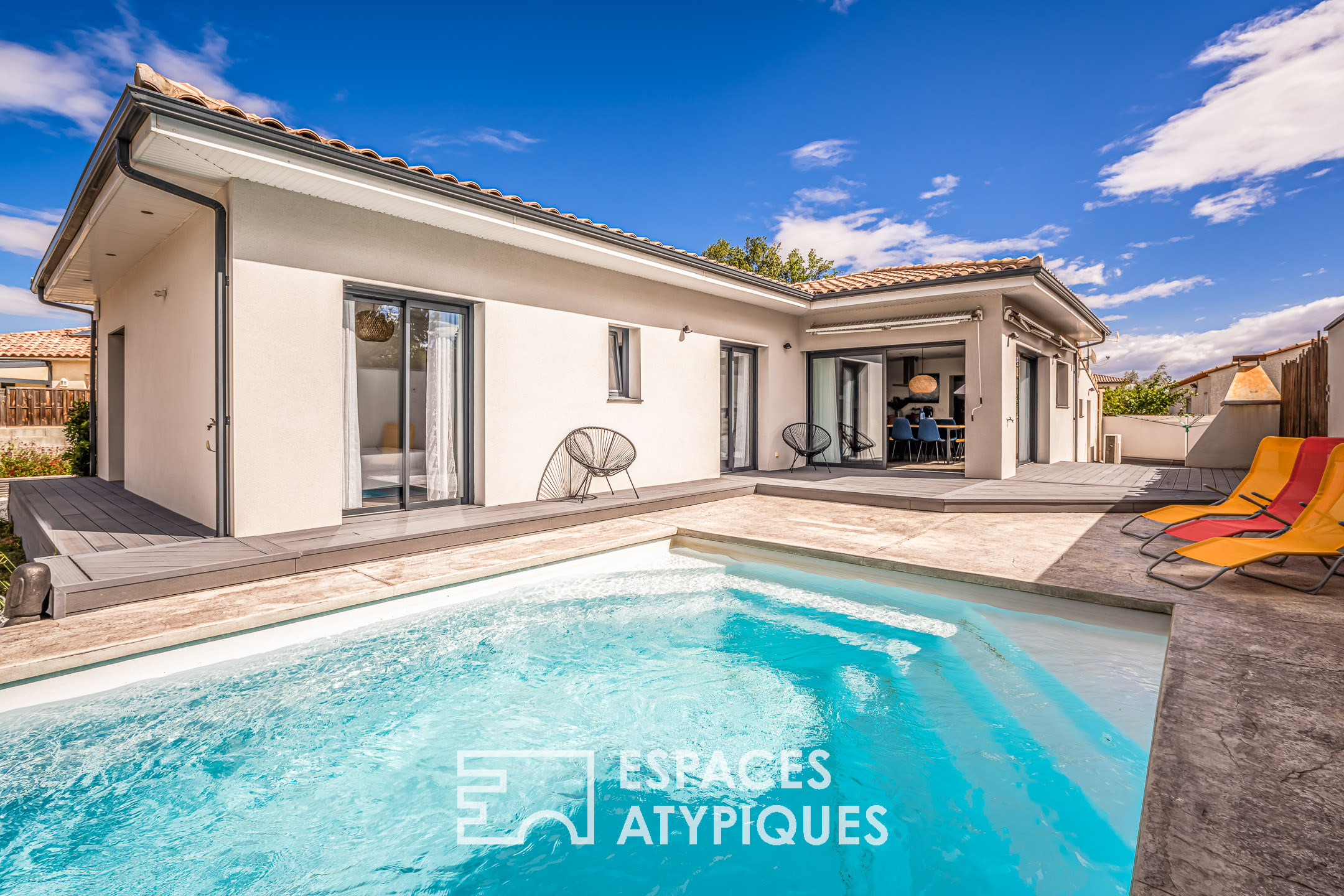 Contemporary single-storey villa in a quiet area