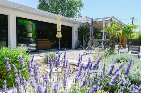 Élégante maison d’architecte en bord de Sorgue