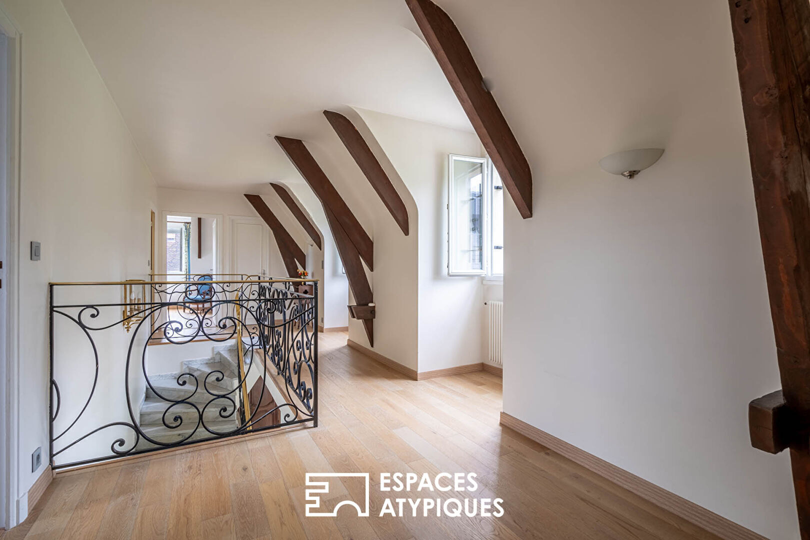 Maison bourgeoise avec jardin paysagé, proche bord de Marne