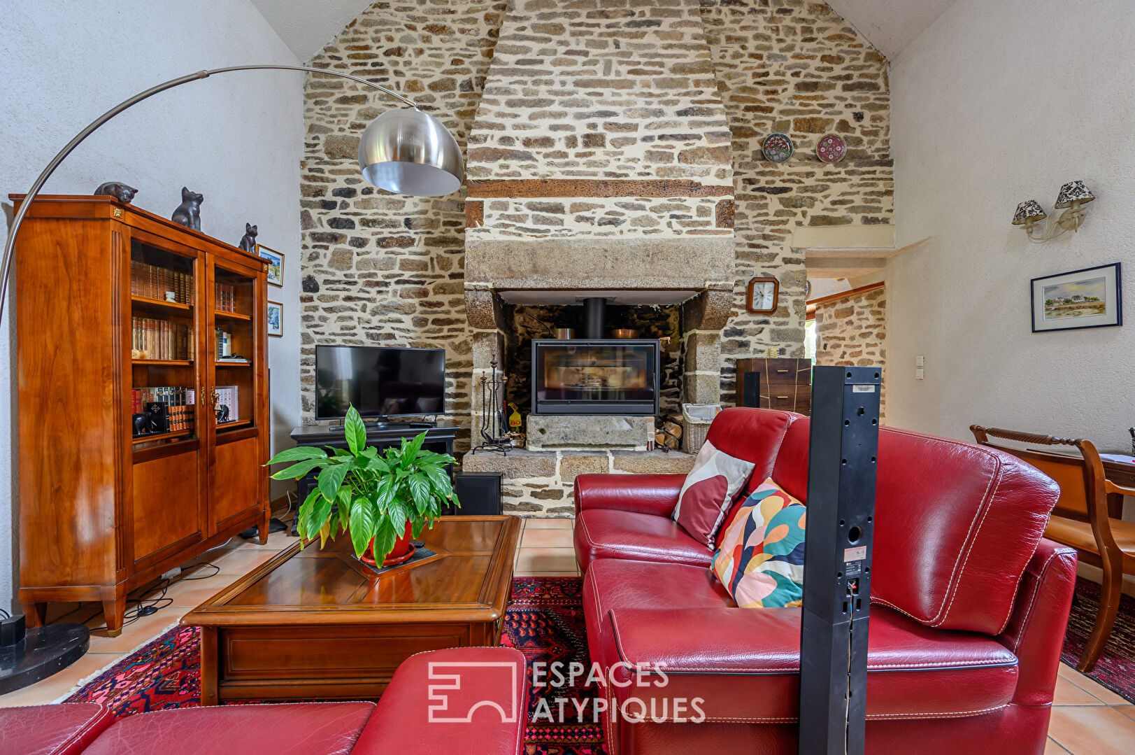 Charming spacious farmhouse in the heart of the village