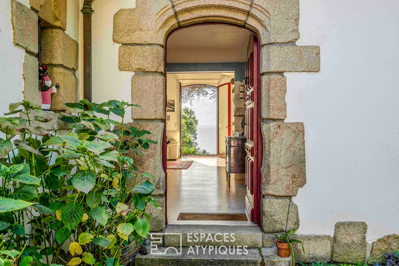 Exceptional villa with sea view to discover without delay!
