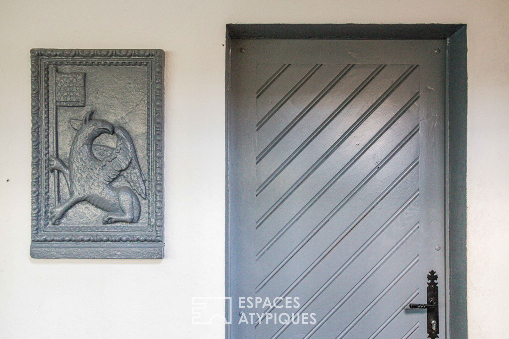 “Le Corbusier in harmony with nature: House by the water”