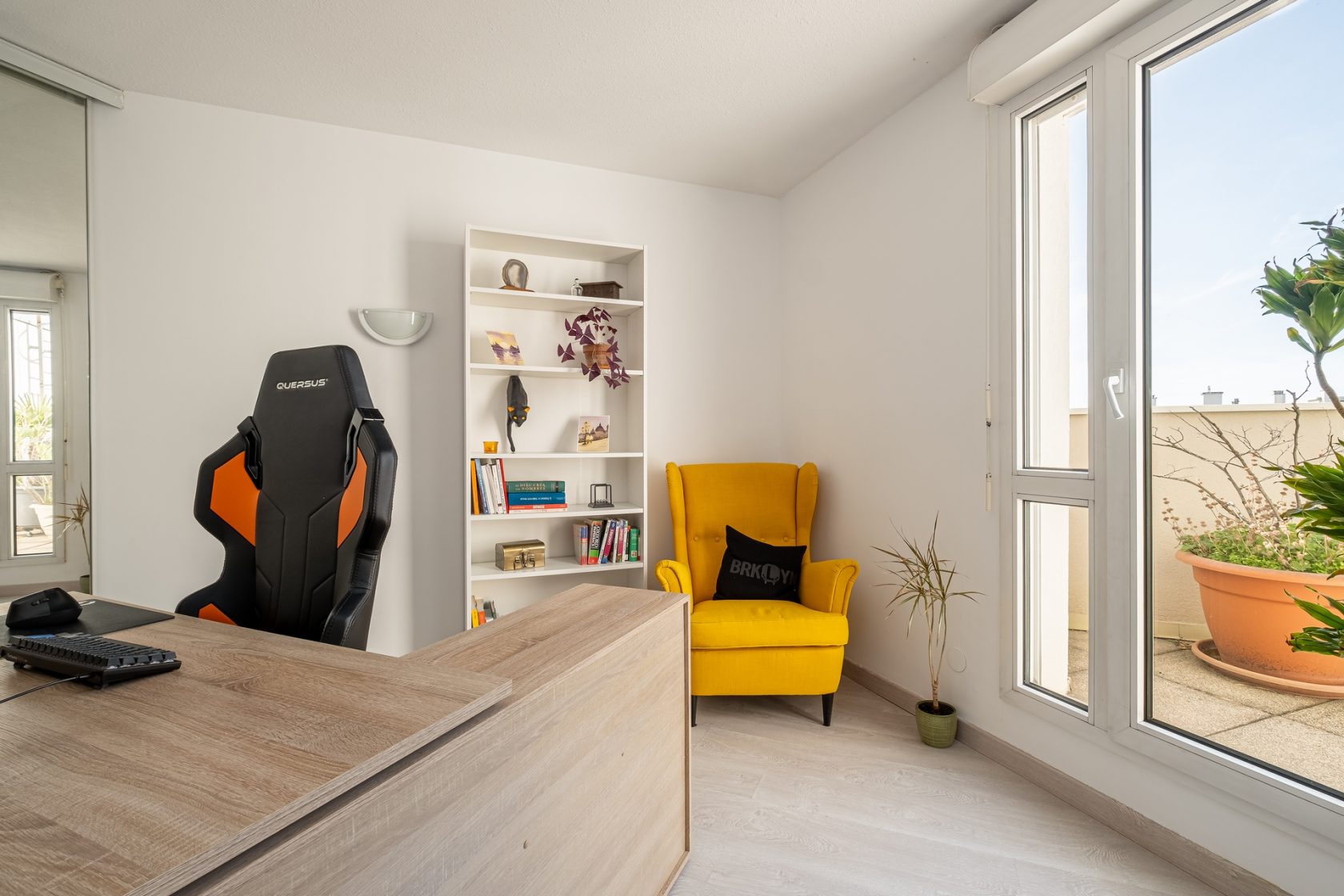 Attic with breathtaking view in the 8th