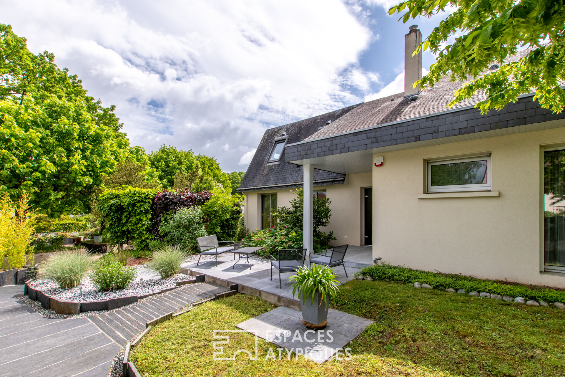 Elégante contemporaine avec piscine intérieur