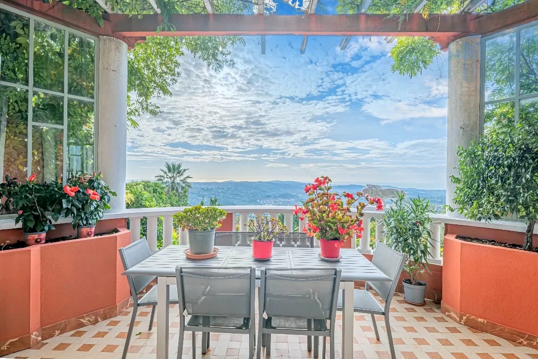 Belle Époque house with swimming pool and sea view