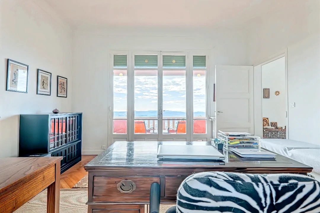 Belle Époque house with swimming pool and sea view