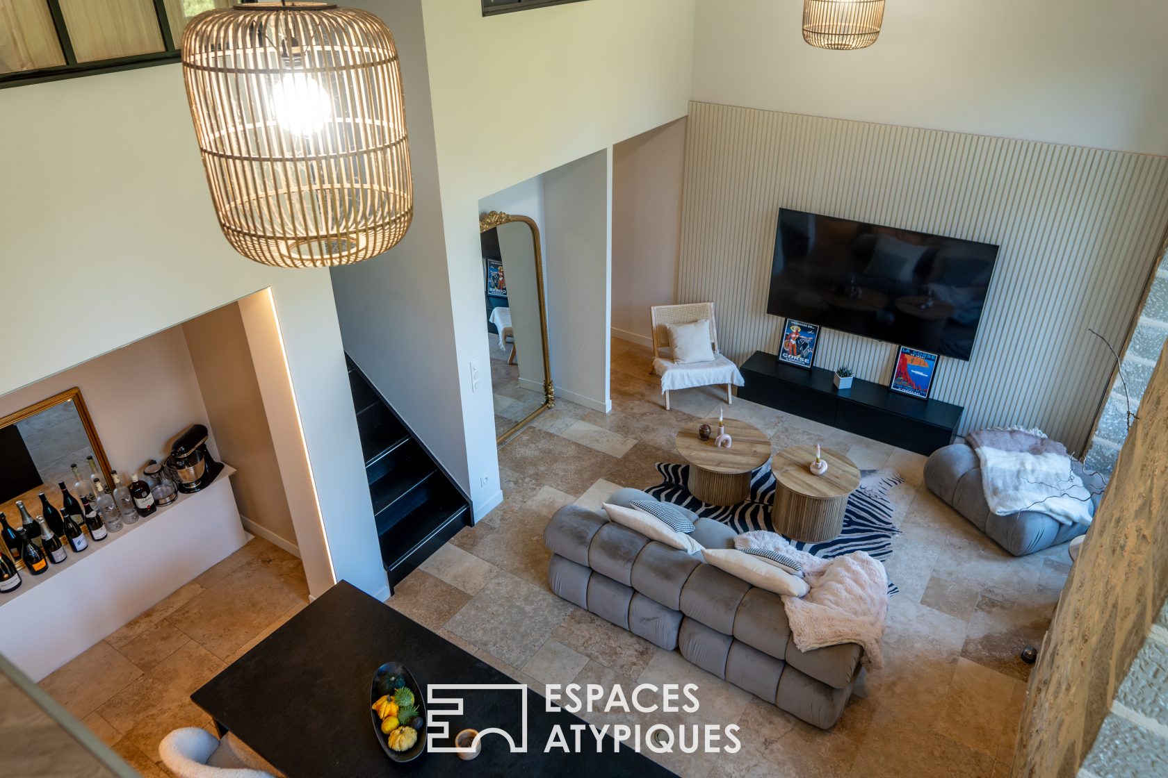 Character duplex apartment on the ground floor of a château