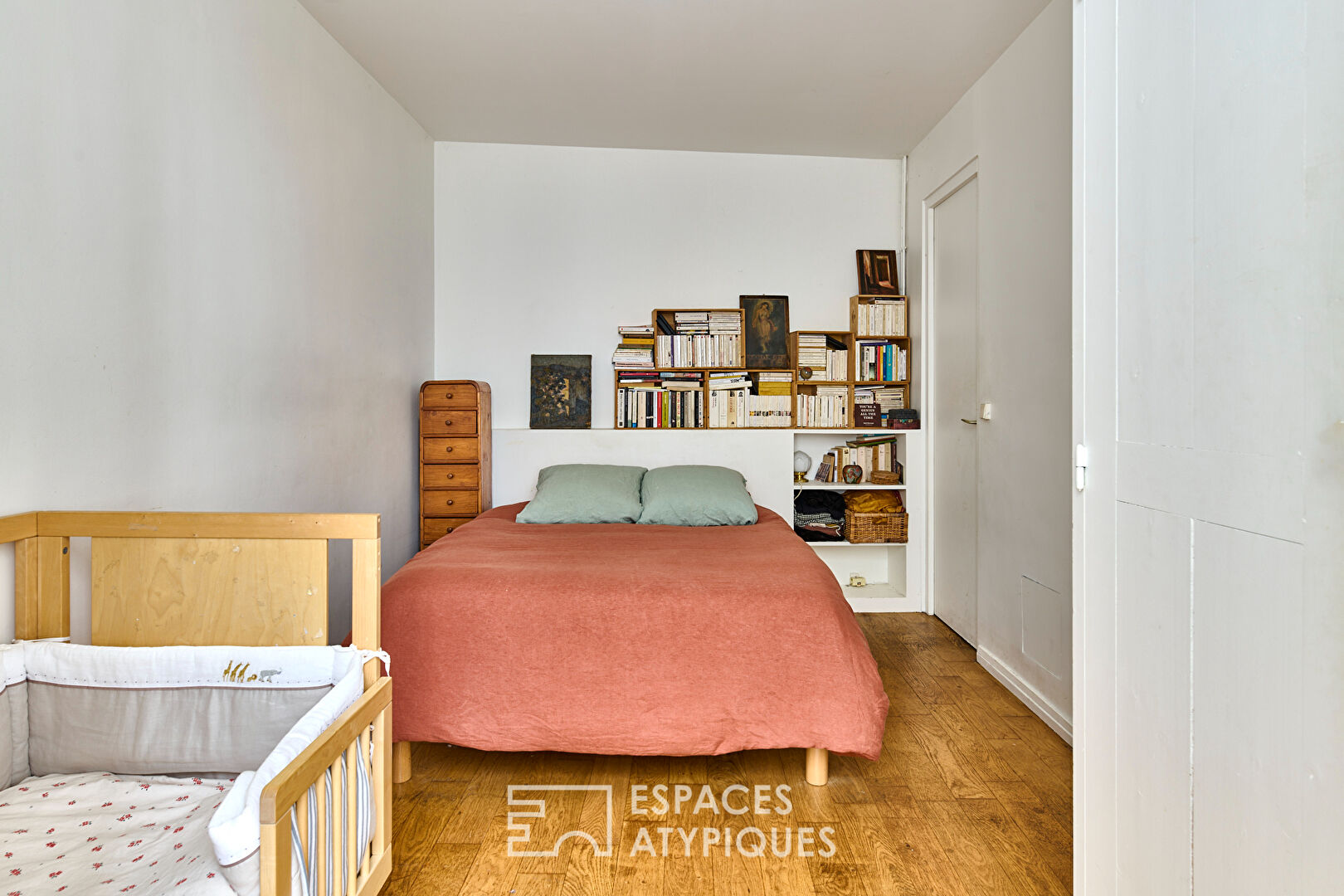 Appartement dans voie privée proche Martyrs
