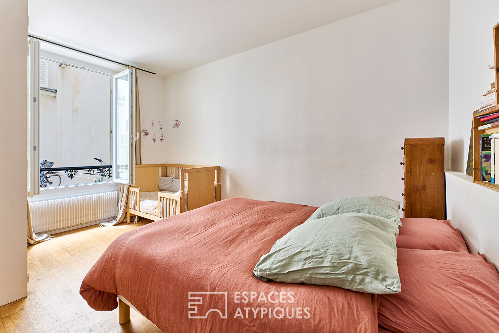 Appartement dans voie privée proche Martyrs