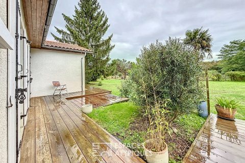 Grande maison familiale dans un cadre privilégié de plain-pied